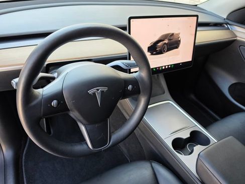 Used 2023 Tesla Model Y Long Range AWD/4WD image 21