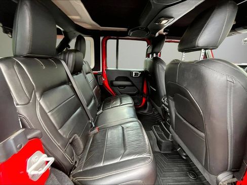 Used 2018 Jeep Wrangler Unlimited Sahara w/ Cold Weather Group AWD/4WD image 25