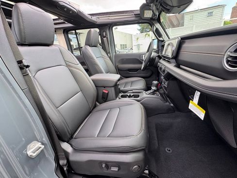 New 2026 Jeep Wrangler Unlimited Sahara AWD/4WD image 19