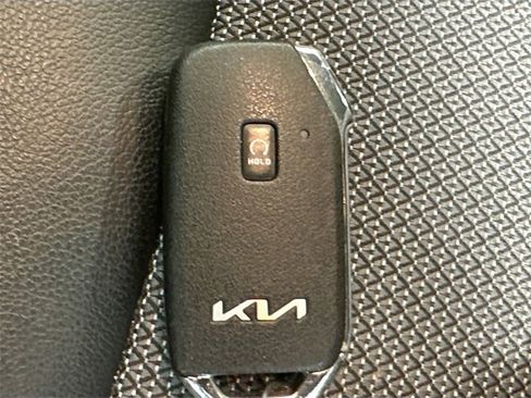 Used 2022 Kia Niro EX w/ Cold Weather Package image 17