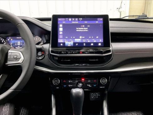 Used 2025 Jeep Compass Trailhawk w/ Sun & Sound Group AWD/4WD image 6