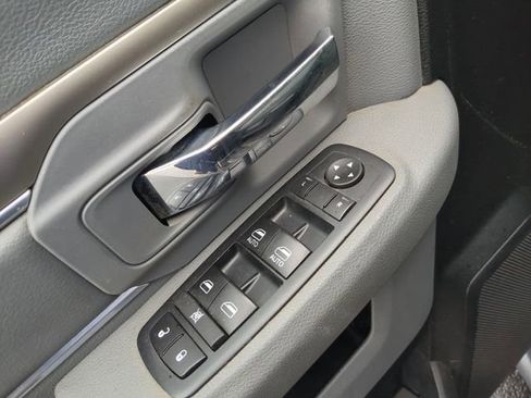 Used 2017 RAM 1500 Classic SLT AWD/4WD image 14