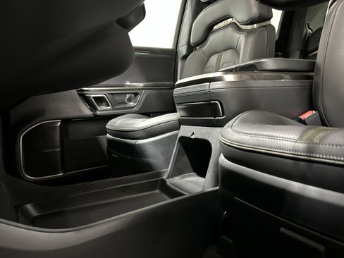 Used 2022 Rivian R1T Adventure AWD/4WD image 31