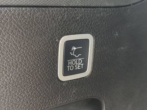 Used 2024 Jeep Wagoneer Series II w/ Flexible Seating Group RWD image 13