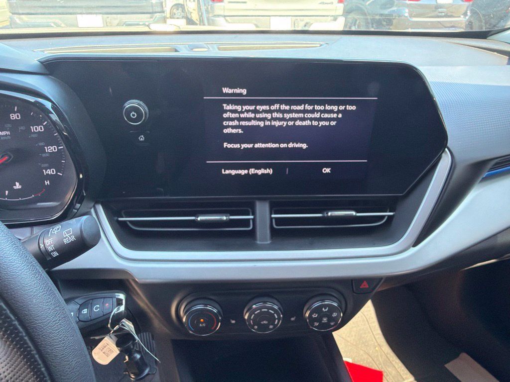 Used 2024 Chevrolet Trax LS w/ LS Convenience Package FWD image 19