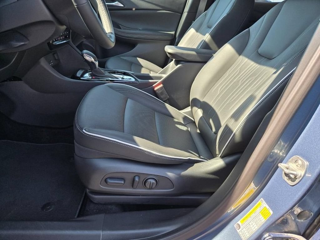 Used 2025 Buick Encore GX Avenir w/ Avenir Technology Package FWD image 16