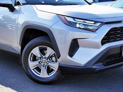 Used 2022 Toyota RAV4 XLE w/ Convenience Package FWD image 4