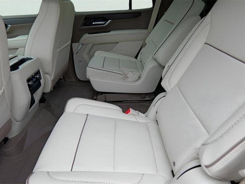 New 2026 GMC Yukon Denali w/ Sun & Power Step Package image 23