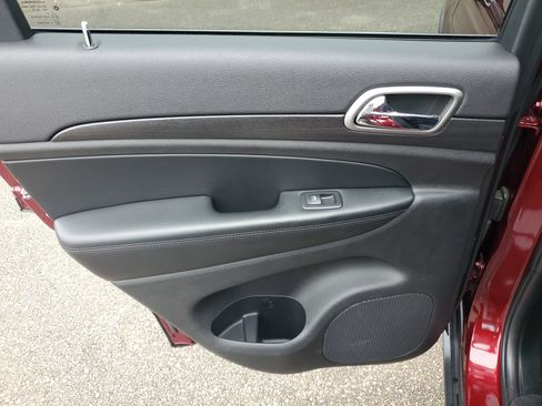 Used 2018 Jeep Grand Cherokee Laredo image 20