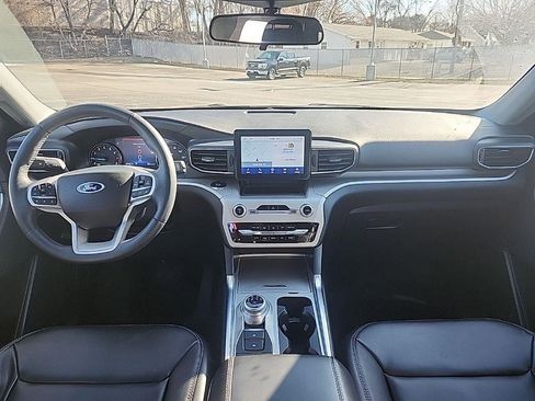 Certified 2023 Ford Explorer XLT w/ Equipment Group 202A image 17
