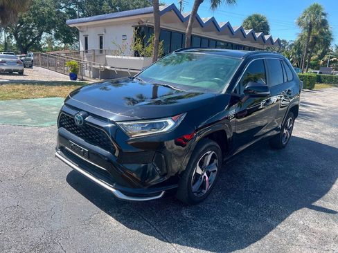 Used 2021 Toyota RAV4 SE w/ Weather & Moonroof Package AWD/4WD image 2