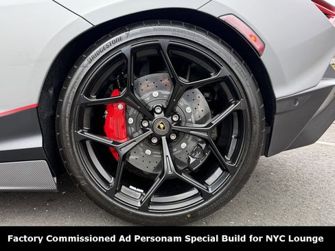 Used 2024 Lamborghini Revuelto image 35