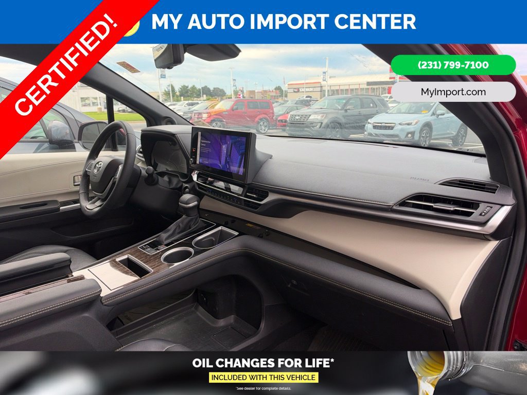 Certified 2025 Toyota Sienna Limited FWD image 24