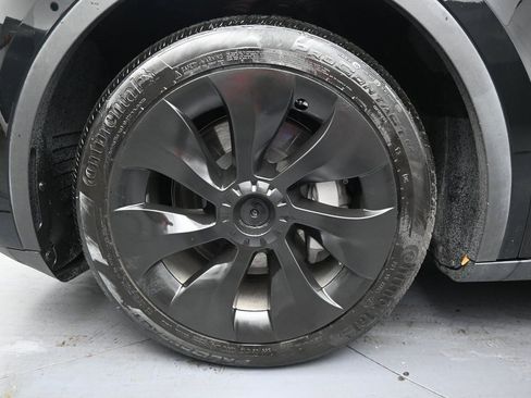 Used 2023 Tesla Model Y Long Range image 34