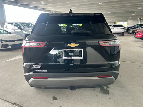 Used 2025 Chevrolet Equinox LT FWD image 4