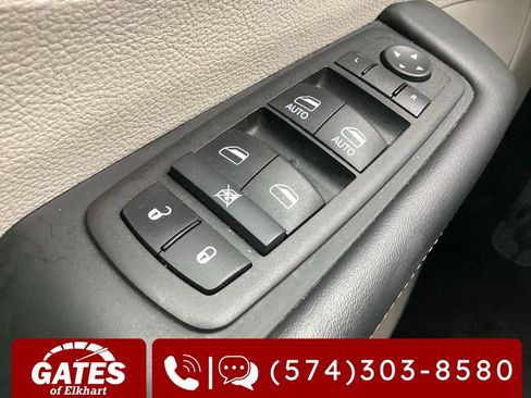 Used 2024 Chrysler Pacifica Touring-L image 26