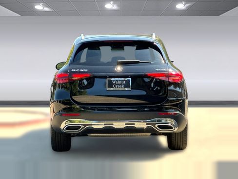 Used 2024 Mercedes-Benz GLC 300 4MATIC image 9