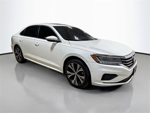 Used 2020 Volkswagen Passat 2.0T SEL image 5