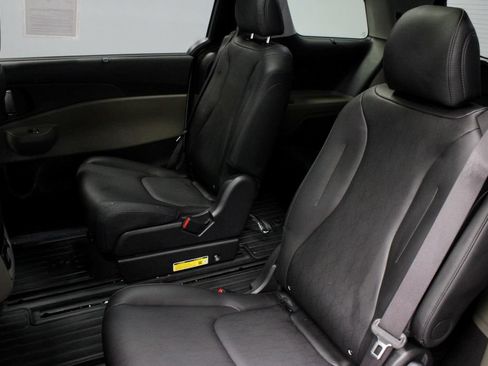 Used 2025 Kia Carnival SX FWD image 22