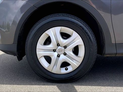 Used 2015 Toyota RAV4 LE AWD/4WD image 9