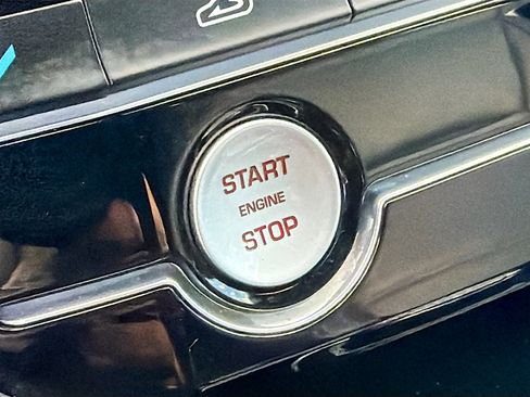 Used 2020 Jaguar F-PACE Prestige image 37