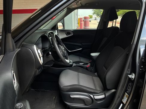Used 2024 Kia Soul LX w/ Option Group 015 FWD image 10