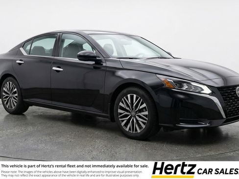 Used 2025 Nissan Altima 2.5 SV FWD image 1
