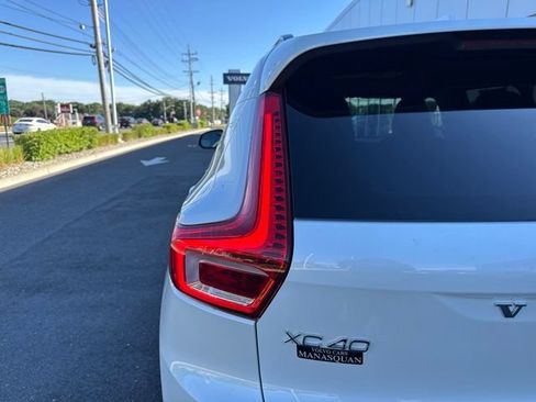Certified 2025 Volvo XC40 B5 Plus AWD/4WD image 10