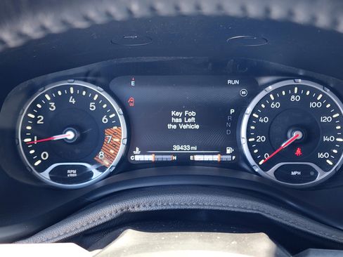 Used 2020 Jeep Renegade Altitude FWD image 17