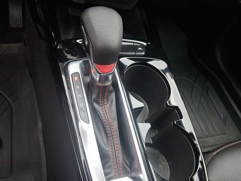 Used 2024 Chevrolet Trax RS w/ Sunroof Package image 16