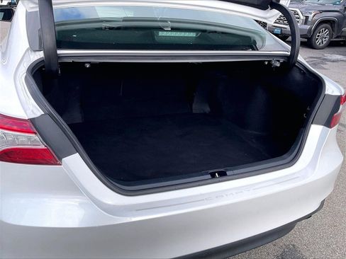 Used 2020 Toyota Camry XLE image 34