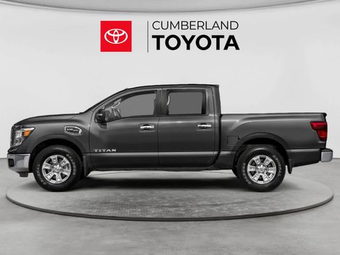 Used 2018 Nissan Titan SV w/ SV Convenience Package RWD image 3