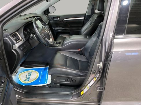 Used 2019 Toyota Highlander XLE AWD/4WD image 19