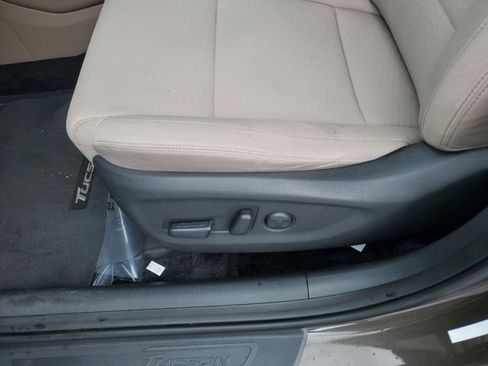Used 2020 Hyundai Tucson Value FWD image 17