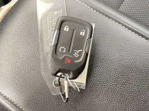 Used 2023 GMC Acadia SLE w/ Driver Convenience Package image 31