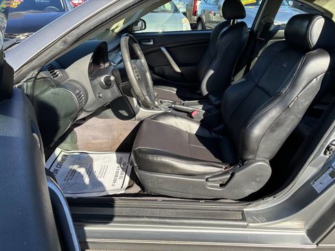 Used 2004 INFINITI G35 Base RWD 2dr Coupe w/ Premium Pkg image 3