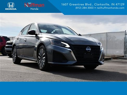 Used 2024 Nissan Altima 2.5 SV image 1