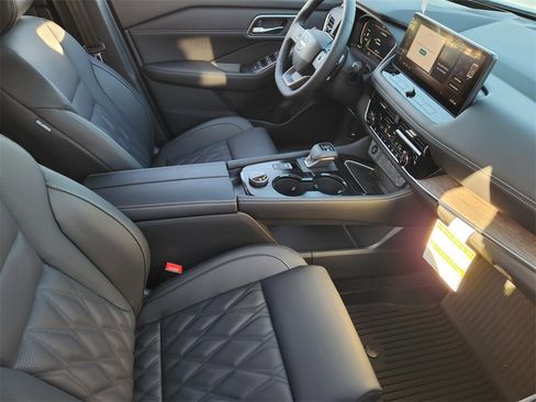 New 2026 Nissan Rogue Platinum image 10