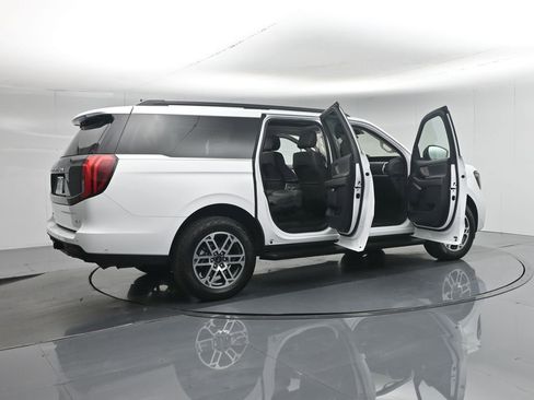 Used 2025 Ford Expedition Max Active AWD/4WD image 5