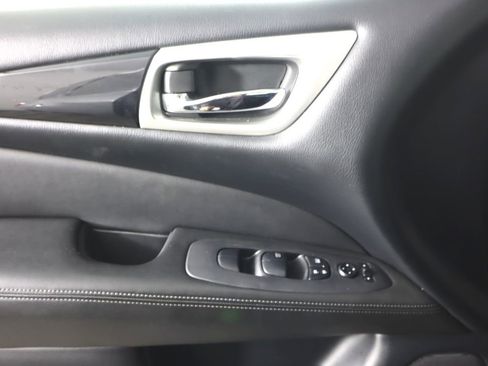 Used 2019 Nissan Pathfinder S image 18