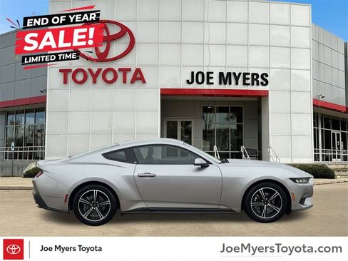 Used 2024 Ford Mustang Premium image 4