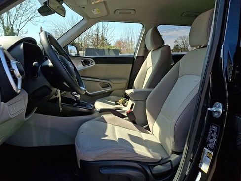 Used 2025 Kia Soul LX w/ LX Technology Package image 13