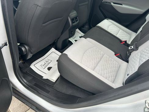 Used 2018 Chevrolet Equinox LS image 9