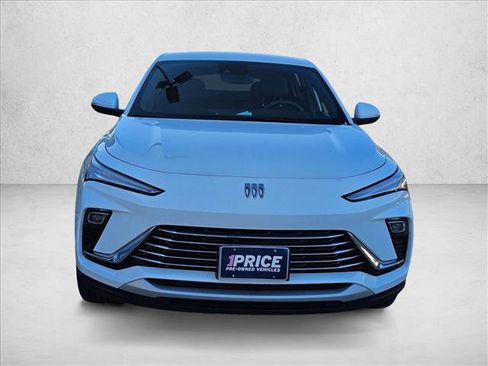 Used 2025 Buick Envista Preferred image 2