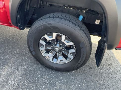 Used 2023 Toyota Tacoma TRD Off-Road w/ TRD Premium Off Road Package AWD/4WD image 7