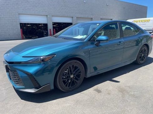Used 2026 Toyota Camry SE w/ Convenience Package FWD image 4