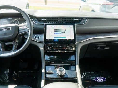 Used 2023 Jeep Grand Cherokee Limited AWD/4WD image 13