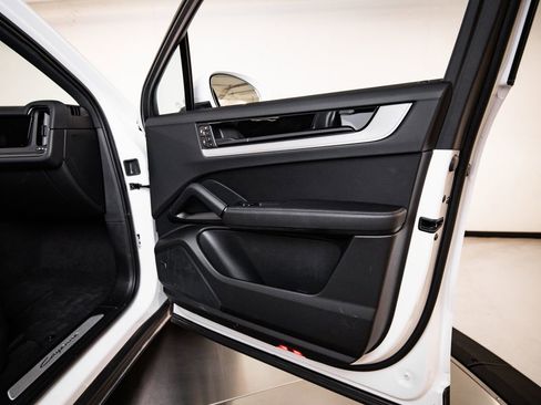 Certified 2026 Porsche Cayenne AWD/4WD image 27