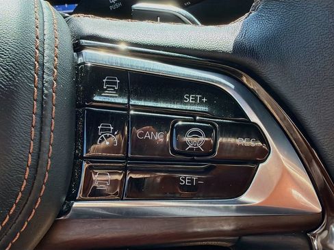 Used 2025 Jeep Grand Cherokee Summit w/ Obsidian Package AWD/4WD image 37