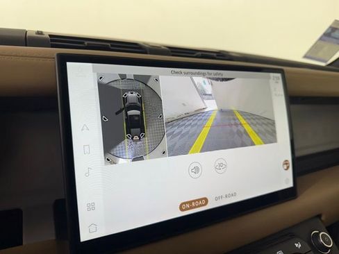 Used 2025 Land Rover Defender 110 S image 31